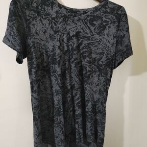 Tek Gear Black and Gray Patterned Short Sleeve Tee
